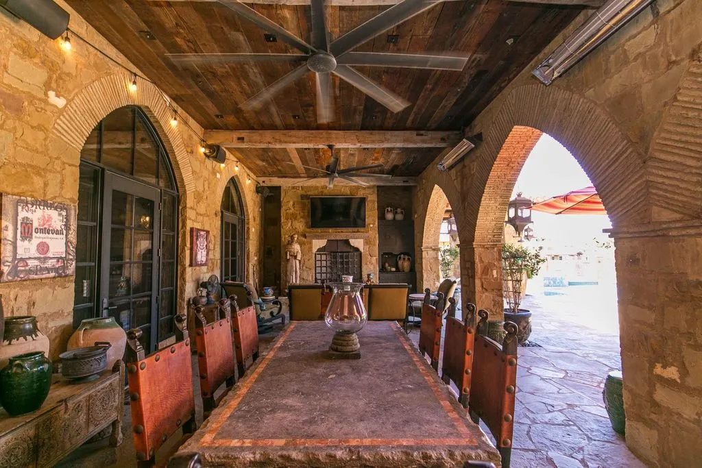 113 La Posada Spectacular Texas Waterfront Estate Redefining Artistic Luxury and Architectural Excellence at 9.895 Million 11