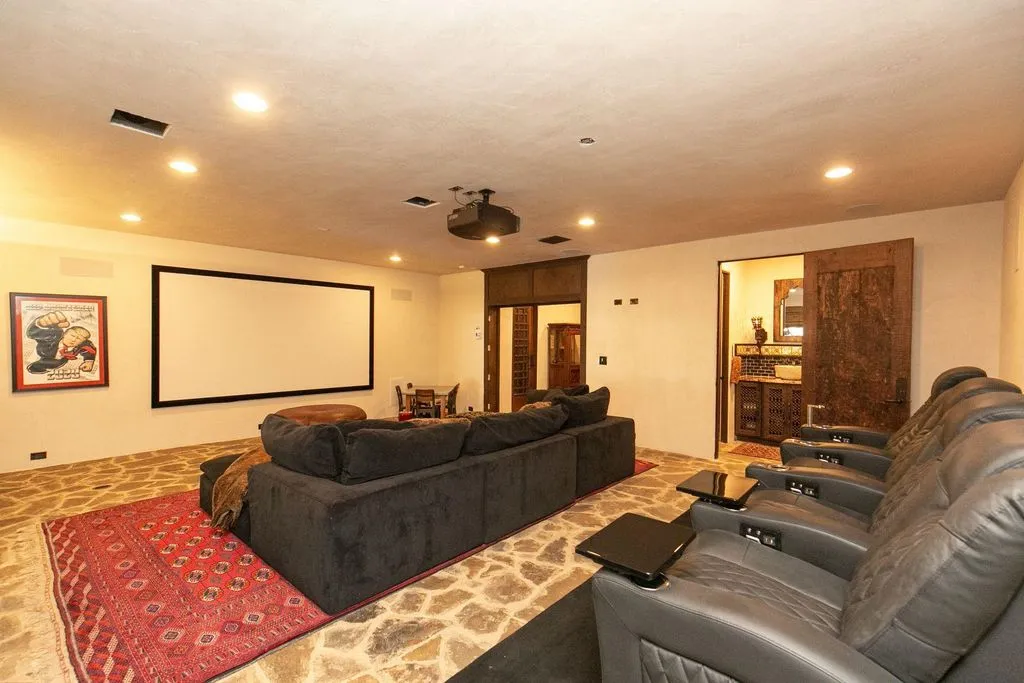 113 La Posada Spectacular Texas Waterfront Estate Redefining Artistic Luxury and Architectural Excellence at 9.895 Million 19