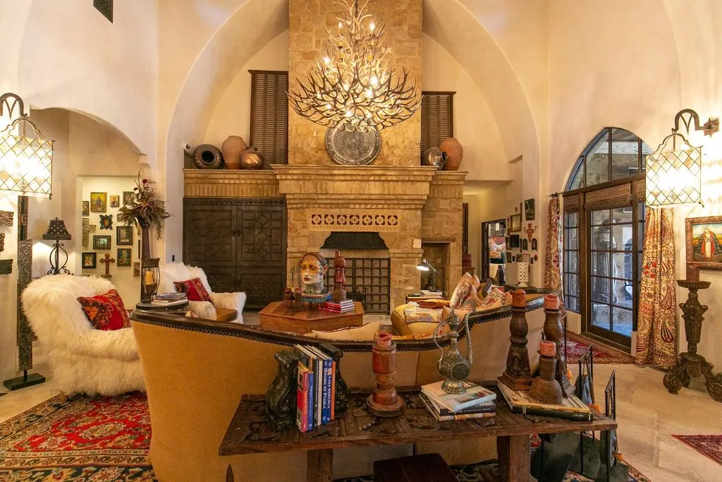 113 La Posada Spectacular Texas Waterfront Estate Redefining Artistic Luxury and Architectural Excellence at 9.895 Million 5