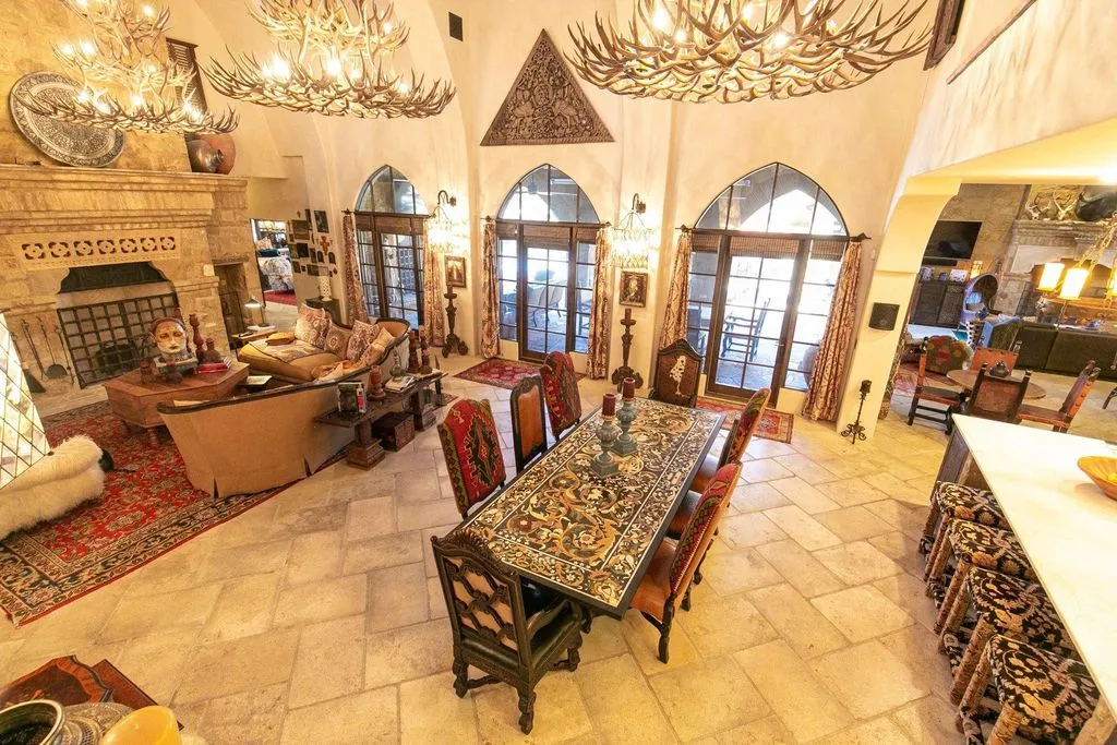 113 La Posada Spectacular Texas Waterfront Estate Redefining Artistic Luxury and Architectural Excellence at 9.895 Million 7