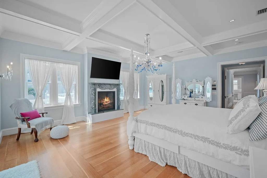 Anglesea Estate at 17667 SE Federal Highway, Jupiter FL, Luxury waterfront home with heated pool, private dock, and elevated Intracoastal views