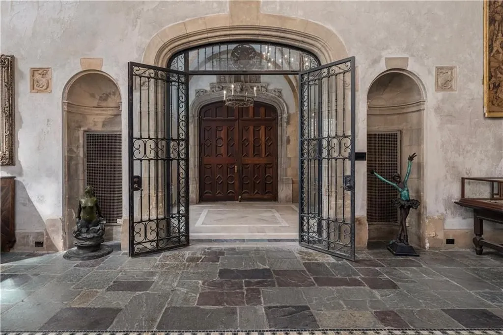 Extraordinary Rhode Island Estate Offers Timeless Grandeur and Unmatched Potential, Asking $28.5 Million 18 207 Ruggles Ave An Extraordinary Rhode Island Estate Offering Timeless Grandeur and Unmatched Potential Asking 28.5 Million 17