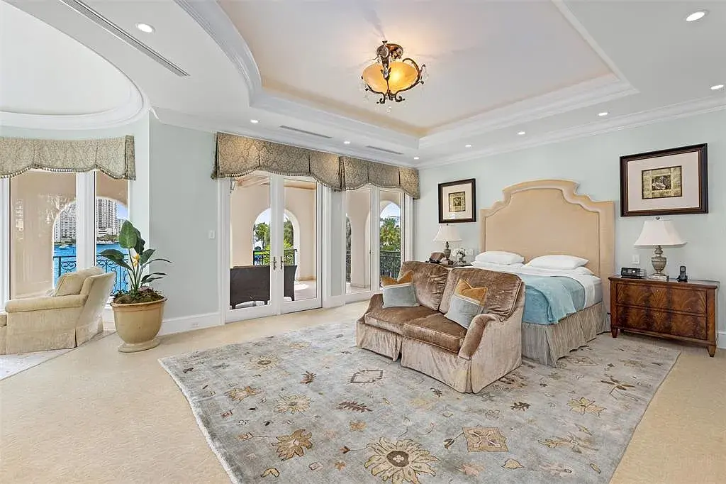 Stunning Fort Lauderdale Waterfront Estate with Mega-Yacht Dockage Listed at $30 Million 13 2716 Aqua Vista Blvd Fort Lauderdale Home for Sale Stunning Ultra Luxury Waterfront Estate Listed at 30 Million 8