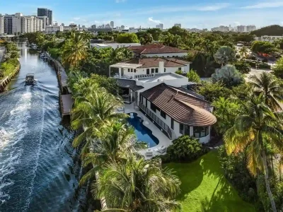 A $18.9 Million Waterfront Sanctuary Offering Exceptional Architectural Luxury in Miami Beach 1 2801 Flamingo Dr 18.9 Million Stunning Waterfront Masterpiece Elevates Miami Beach Luxury Living 1
