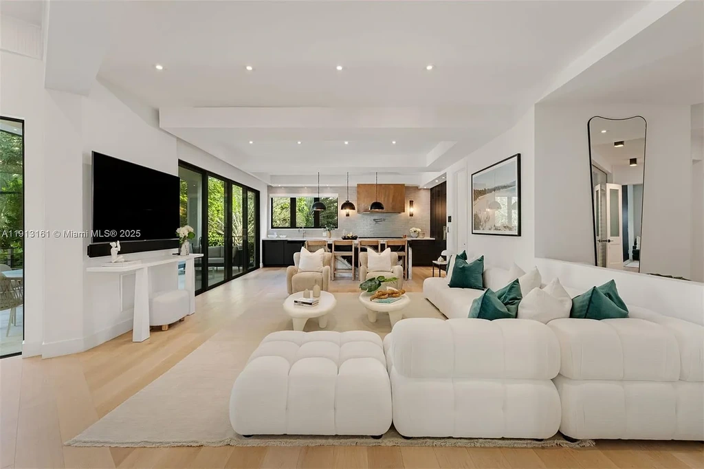 A $18.9 Million Waterfront Sanctuary Offering Exceptional Architectural Luxury in Miami Beach 6 2801 Flamingo Dr 18.9 Million Stunning Waterfront Masterpiece Elevates Miami Beach Luxury Living 10