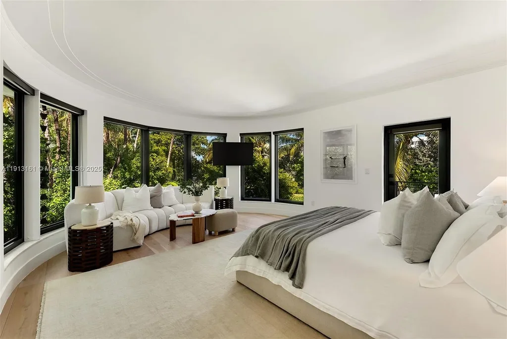 A $18.9 Million Waterfront Sanctuary Offering Exceptional Architectural Luxury in Miami Beach 10 2801 Flamingo Dr 18.9 Million Stunning Waterfront Masterpiece Elevates Miami Beach Luxury Living 5