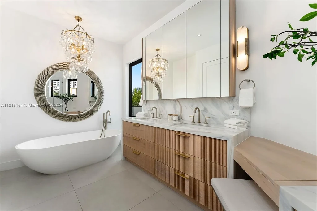 A $18.9 Million Waterfront Sanctuary Offering Exceptional Architectural Luxury in Miami Beach 11 2801 Flamingo Dr 18.9 Million Stunning Waterfront Masterpiece Elevates Miami Beach Luxury Living 6