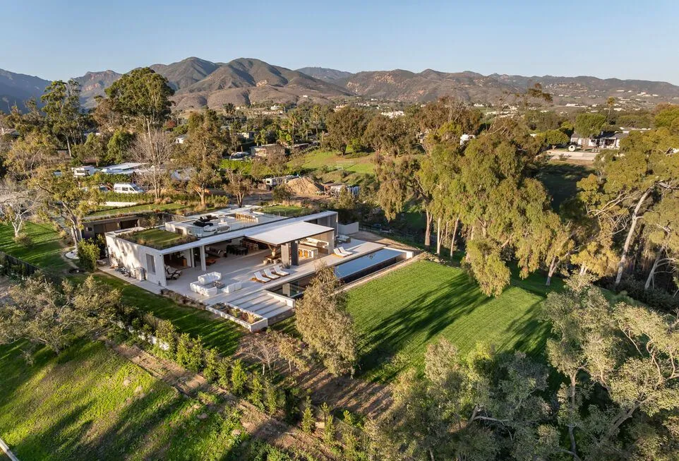 Step Inside the $16,575,000 Point Dume Architectural Marvel by Minarc and MYMM 32 29200 Larkspur Ln Extraordinary Point Dume Estate by Minarc and MYMM Interior Design Studio 28