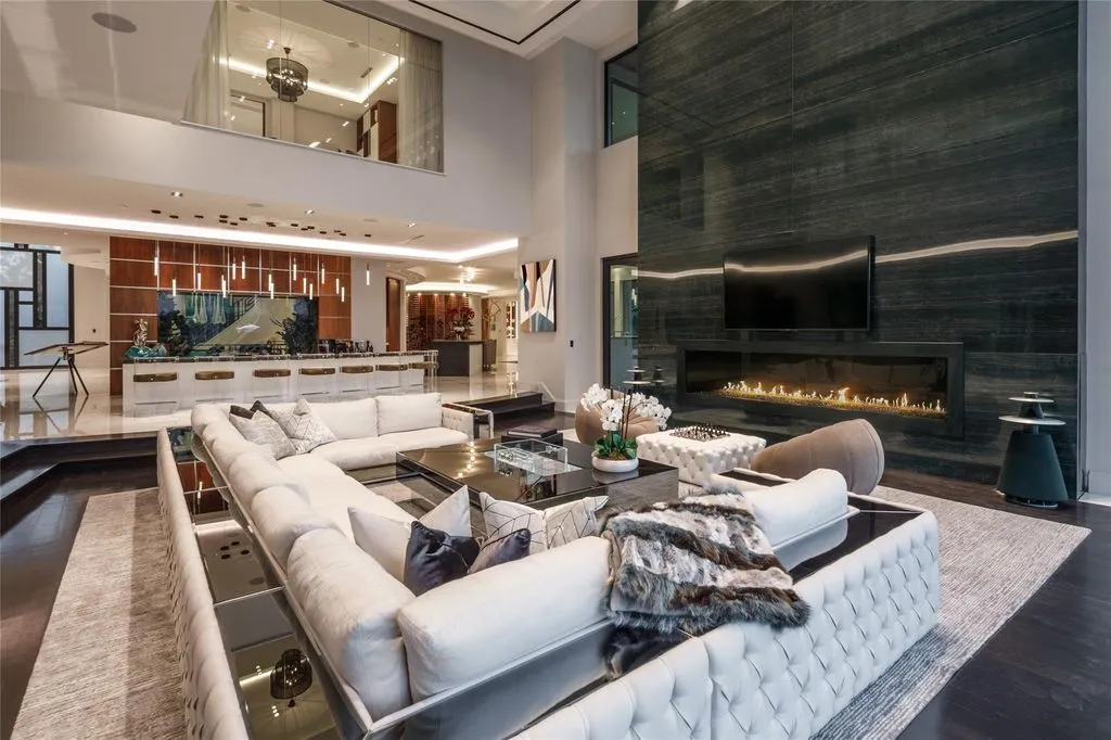 Spectacular Texas Estate Offers Unmatched Lakefront and Golf-Course Living Est. $9,999,999 14 3102 Noble Lakes Ln Spectacular Texas Estate with Unmatched Lakefront and Golf Course Living at 9.999 Million 10