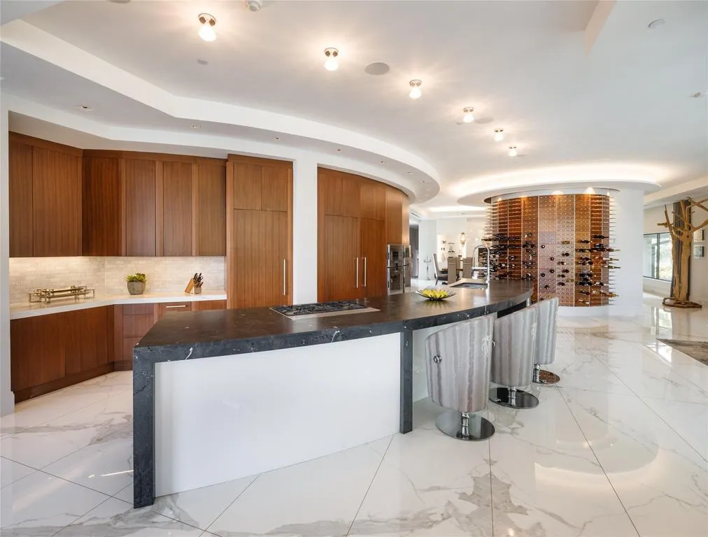 Spectacular Texas Estate Offers Unmatched Lakefront and Golf-Course Living Est. $9,999,999 18 3102 Noble Lakes Ln Spectacular Texas Estate with Unmatched Lakefront and Golf Course Living at 9.999 Million 13