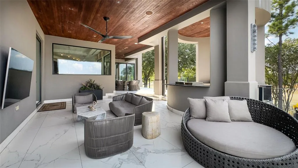 Spectacular Texas Estate Offers Unmatched Lakefront and Golf-Course Living Est. $9,999,999 23 3102 Noble Lakes Ln Spectacular Texas Estate with Unmatched Lakefront and Golf Course Living at 9.999 Million 19