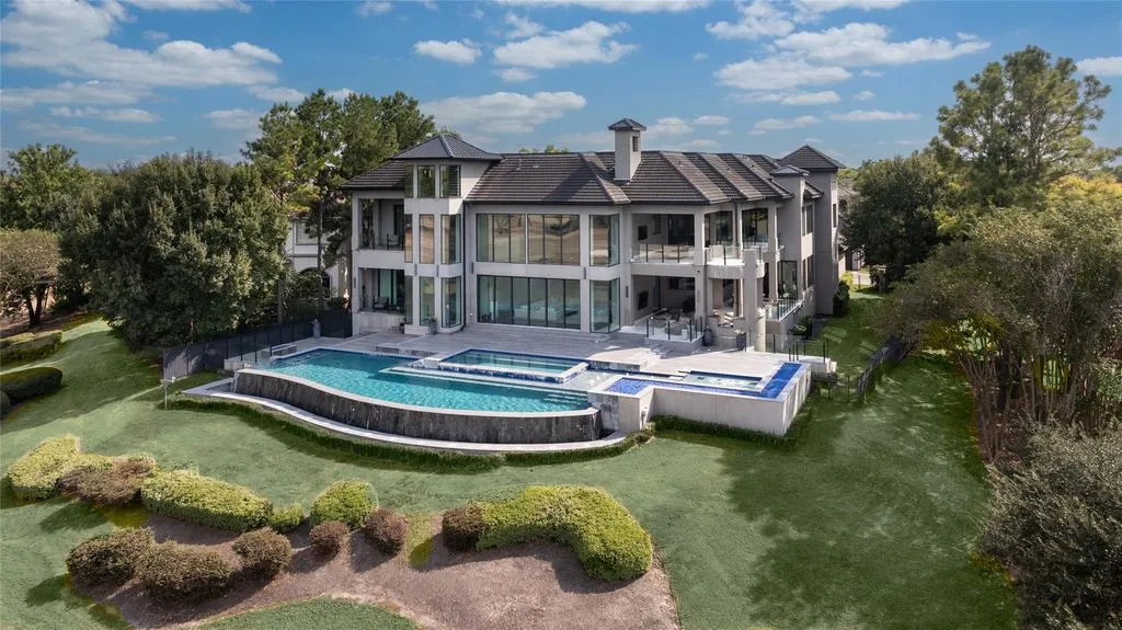 Spectacular Texas Estate Offers Unmatched Lakefront and Golf-Course Living Est. $9,999,999 39 3102 Noble Lakes Ln Spectacular Texas Estate with Unmatched Lakefront and Golf Course Living at 9.999 Million 20