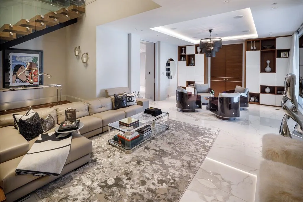 Spectacular Texas Estate Offers Unmatched Lakefront and Golf-Course Living Est. $9,999,999 26 3102 Noble Lakes Ln Spectacular Texas Estate with Unmatched Lakefront and Golf Course Living at 9.999 Million 23