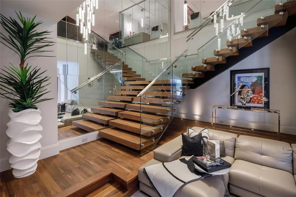 Spectacular Texas Estate Offers Unmatched Lakefront and Golf-Course Living Est. $9,999,999 31 3102 Noble Lakes Ln Spectacular Texas Estate with Unmatched Lakefront and Golf Course Living at 9.999 Million 28