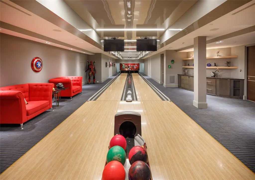 Spectacular Texas Estate Offers Unmatched Lakefront and Golf-Course Living Est. $9,999,999 36 3102 Noble Lakes Ln Spectacular Texas Estate with Unmatched Lakefront and Golf Course Living at 9.999 Million 33