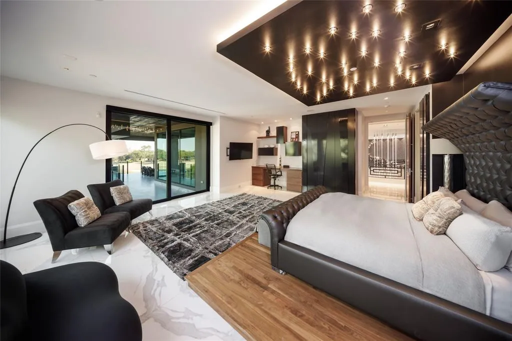 Spectacular Texas Estate Offers Unmatched Lakefront and Golf-Course Living Est. $9,999,999 37 3102 Noble Lakes Ln Spectacular Texas Estate with Unmatched Lakefront and Golf Course Living at 9.999 Million 34