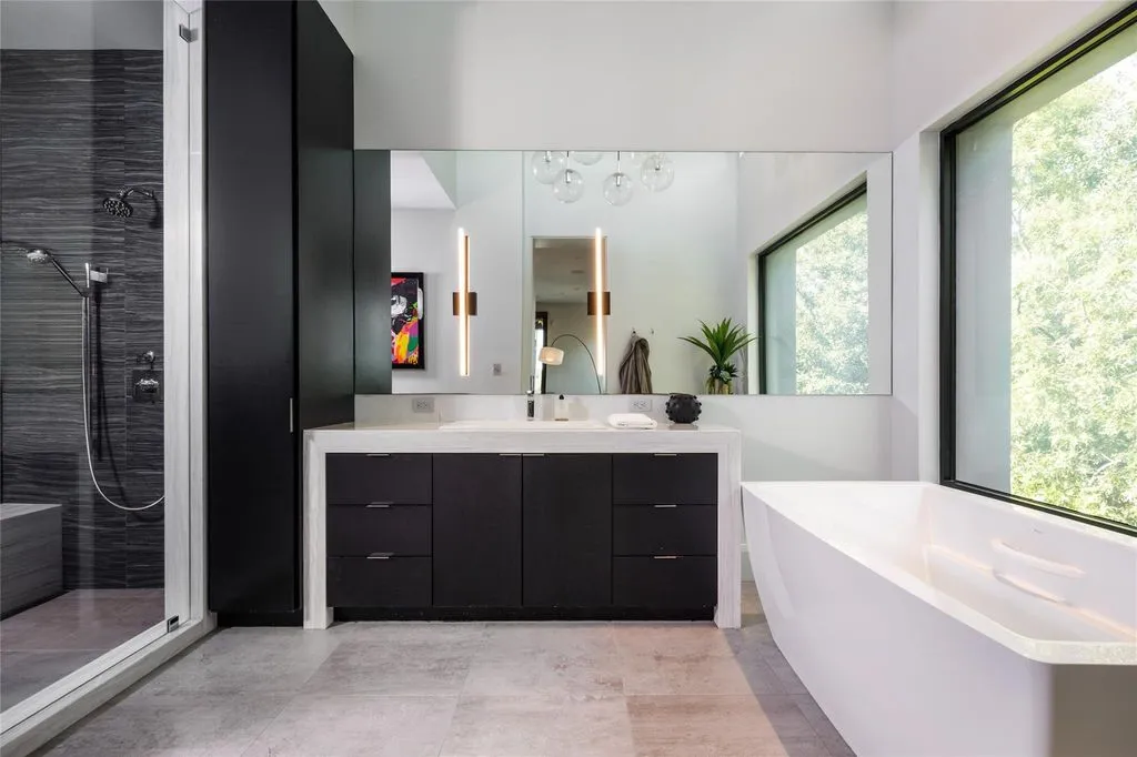 Spectacular Texas Estate Offers Unmatched Lakefront and Golf-Course Living Est. $9,999,999 38 3102 Noble Lakes Ln Spectacular Texas Estate with Unmatched Lakefront and Golf Course Living at 9.999 Million 35