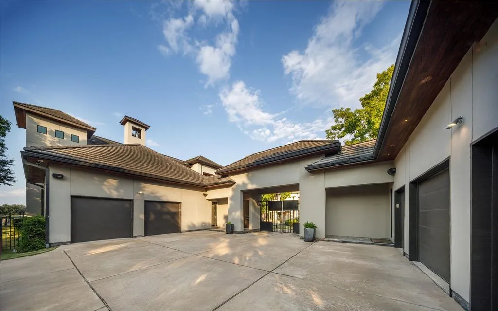 Spectacular Texas Estate Offers Unmatched Lakefront and Golf-Course Living Est. $9,999,999 40 3102 Noble Lakes Ln Spectacular Texas Estate with Unmatched Lakefront and Golf Course Living at 9.999 Million 36