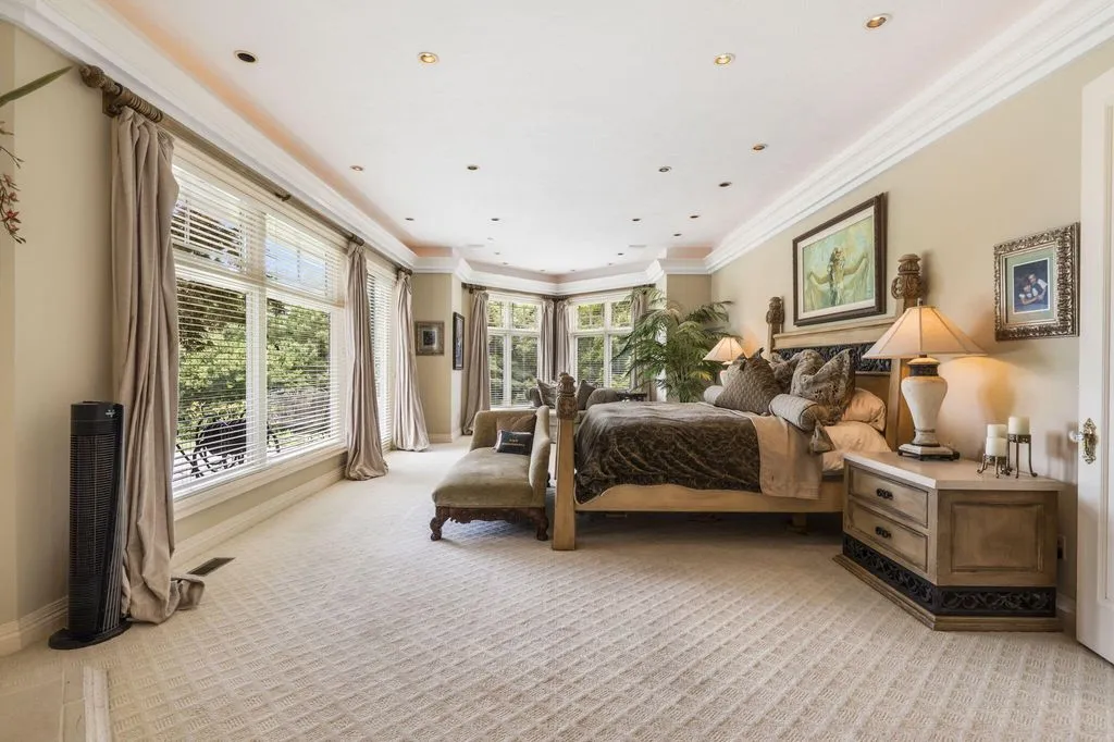 318 S Farm Road 193 A Stunning Missouri Estate Offering Unmatched Sophistication Privacy and Resort Style Amenities 14