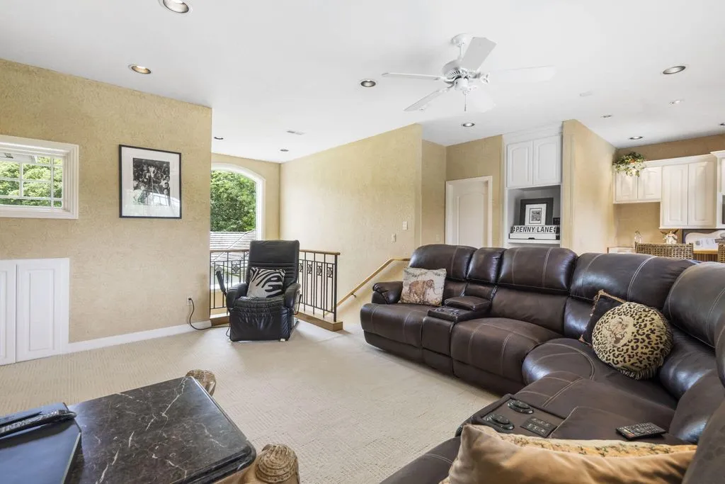 318 S Farm Road 193 A Stunning Missouri Estate Offering Unmatched Sophistication Privacy and Resort Style Amenities 18