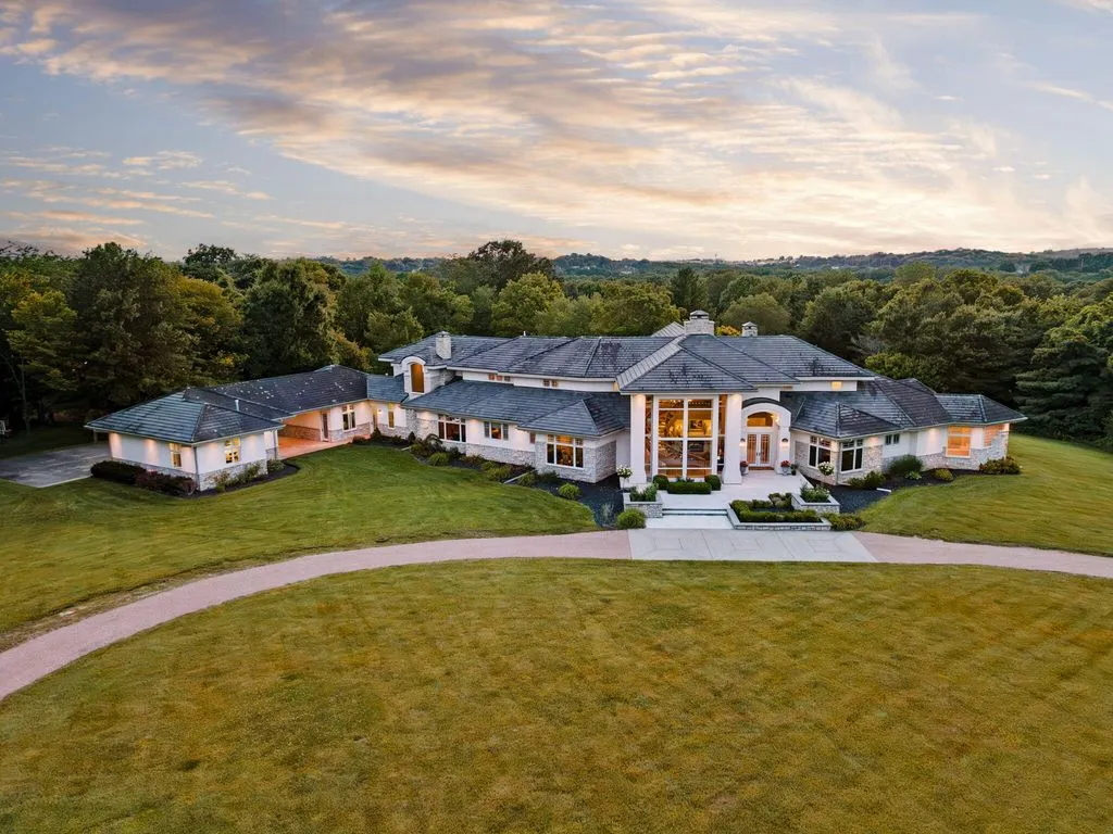 318 S Farm Road 193 A Stunning Missouri Estate Offering Unmatched Sophistication Privacy and Resort Style Amenities 2