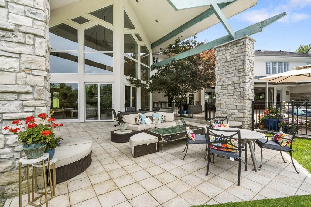 318 S Farm Road 193 A Stunning Missouri Estate Offering Unmatched Sophistication Privacy and Resort Style Amenities 20