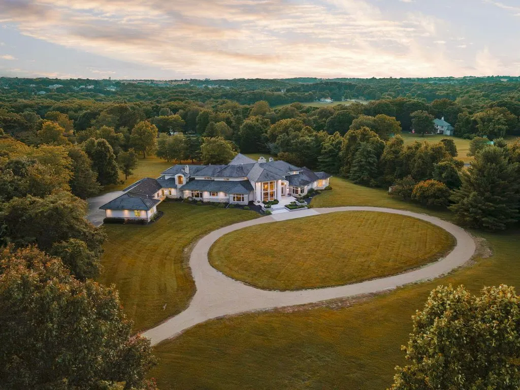 318 S Farm Road 193 A Stunning Missouri Estate Offering Unmatched Sophistication Privacy and Resort Style Amenities 25
