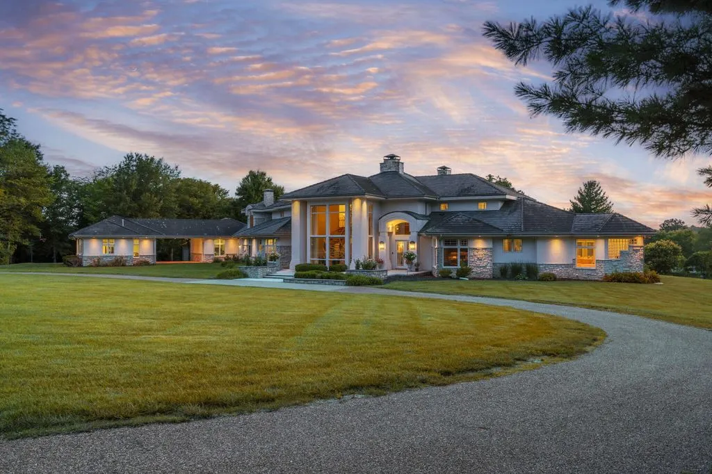 318 S Farm Road 193 A Stunning Missouri Estate Offering Unmatched Sophistication Privacy and Resort Style Amenities 27