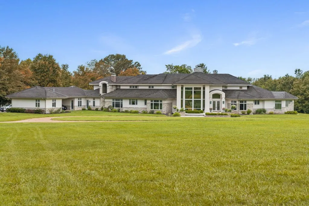 318 S Farm Road 193 A Stunning Missouri Estate Offering Unmatched Sophistication Privacy and Resort Style Amenities 3