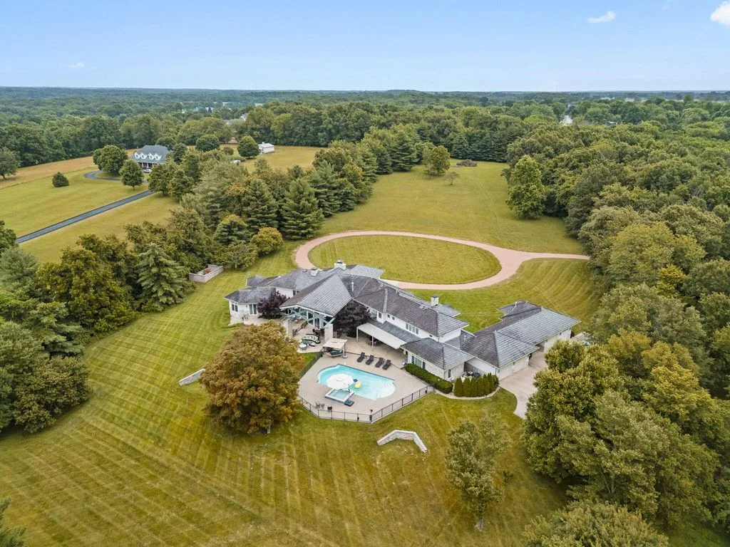 318 S Farm Road 193 A Stunning Missouri Estate Offering Unmatched Sophistication Privacy and Resort Style Amenities 30