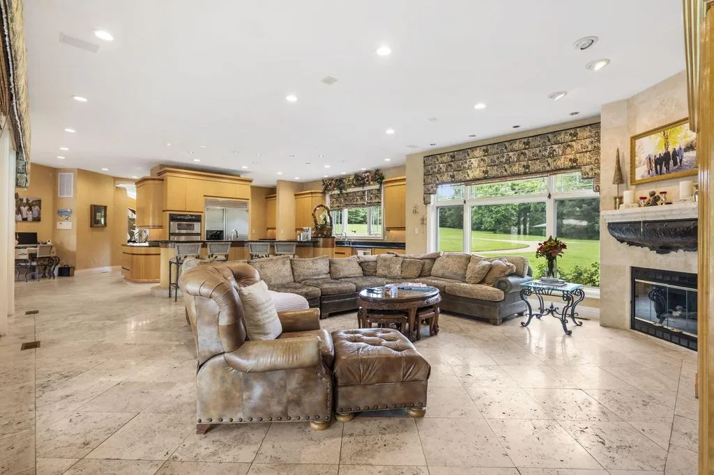 318 S Farm Road 193 A Stunning Missouri Estate Offering Unmatched Sophistication Privacy and Resort Style Amenities 8