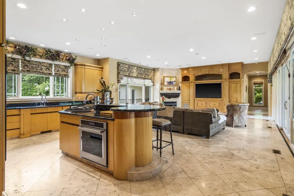 318 S Farm Road 193 A Stunning Missouri Estate Offering Unmatched Sophistication Privacy and Resort Style Amenities 9