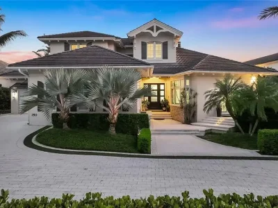 350 Spring Line DR 10.8M Bayfront Estate Offers Luxury Waterfront Living in Naples 1