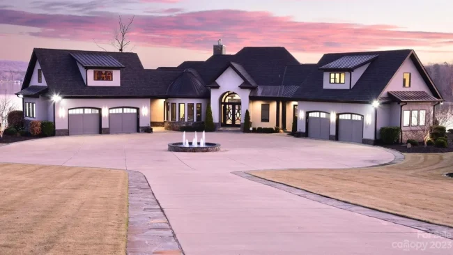 A Breathtaking Modern Masterpiece Overlooking Lake Tillery, North Carolina