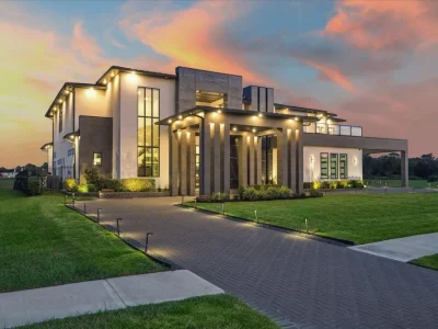 Luxury Waterfront Living: Sleek, Modern Texas Estate Worth $5.8 Million 1 51 Saint Catherine Way Breathtaking Modern Waterfront Masterpiece – 5.8 Million 1