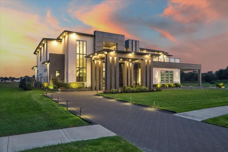 Luxury Waterfront Living: Sleek, Modern Texas Estate Worth $5.8 Million