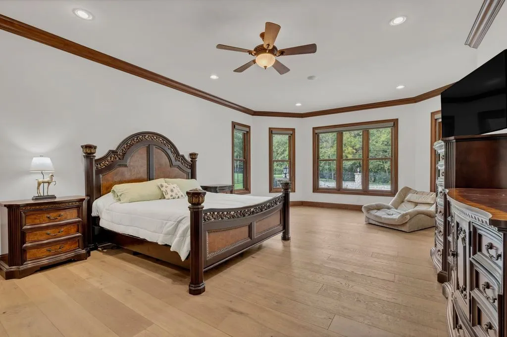 5915 Hillsboro Pike A Spectacular Tennessee Estate Perfect for Entertainment and Everyday Living 12