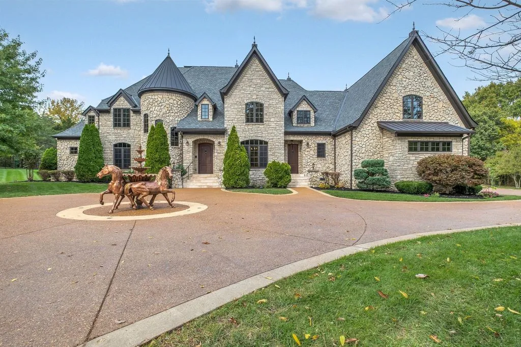 5915 Hillsboro Pike A Spectacular Tennessee Estate Perfect for Entertainment and Everyday Living 3
