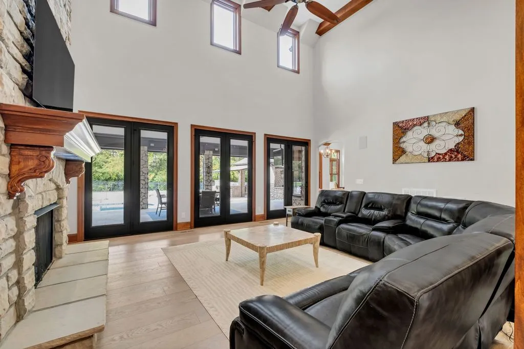 5915 Hillsboro Pike A Spectacular Tennessee Estate Perfect for Entertainment and Everyday Living 6