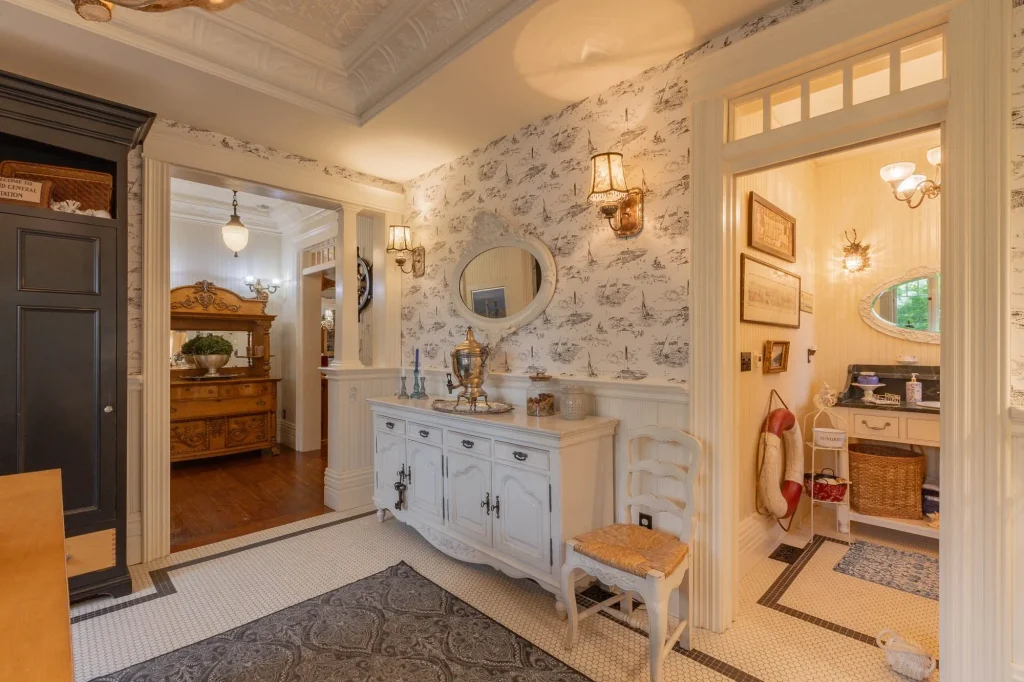 736 Lake Dr N Stunning Hamptons Inspired Masterpiece with Resort Style Luxury in Canada 10