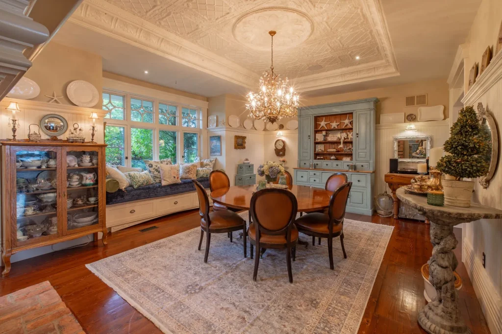 736 Lake Dr N Stunning Hamptons Inspired Masterpiece with Resort Style Luxury in Canada 12