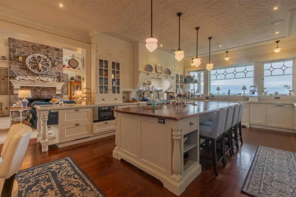 736 Lake Dr N Stunning Hamptons Inspired Masterpiece with Resort Style Luxury in Canada 15