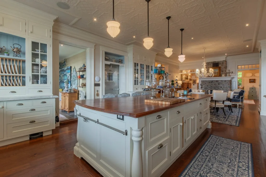 736 Lake Dr N Stunning Hamptons Inspired Masterpiece with Resort Style Luxury in Canada 16