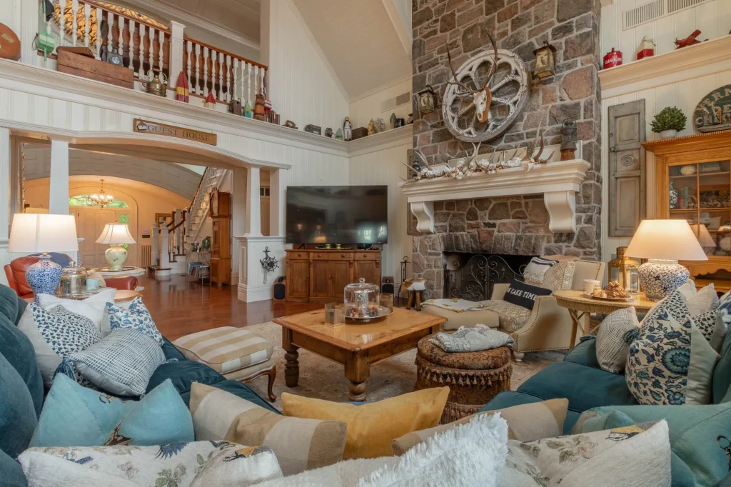 736 Lake Dr N Stunning Hamptons Inspired Masterpiece with Resort Style Luxury in Canada 18