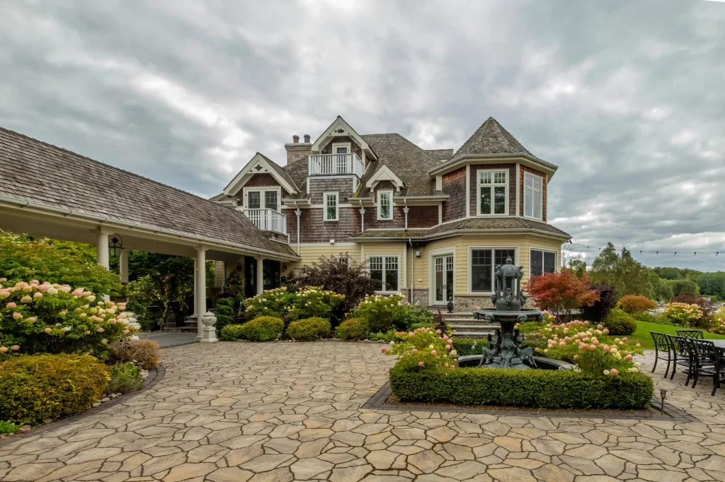 736 Lake Dr N Stunning Hamptons Inspired Masterpiece with Resort Style Luxury in Canada 3
