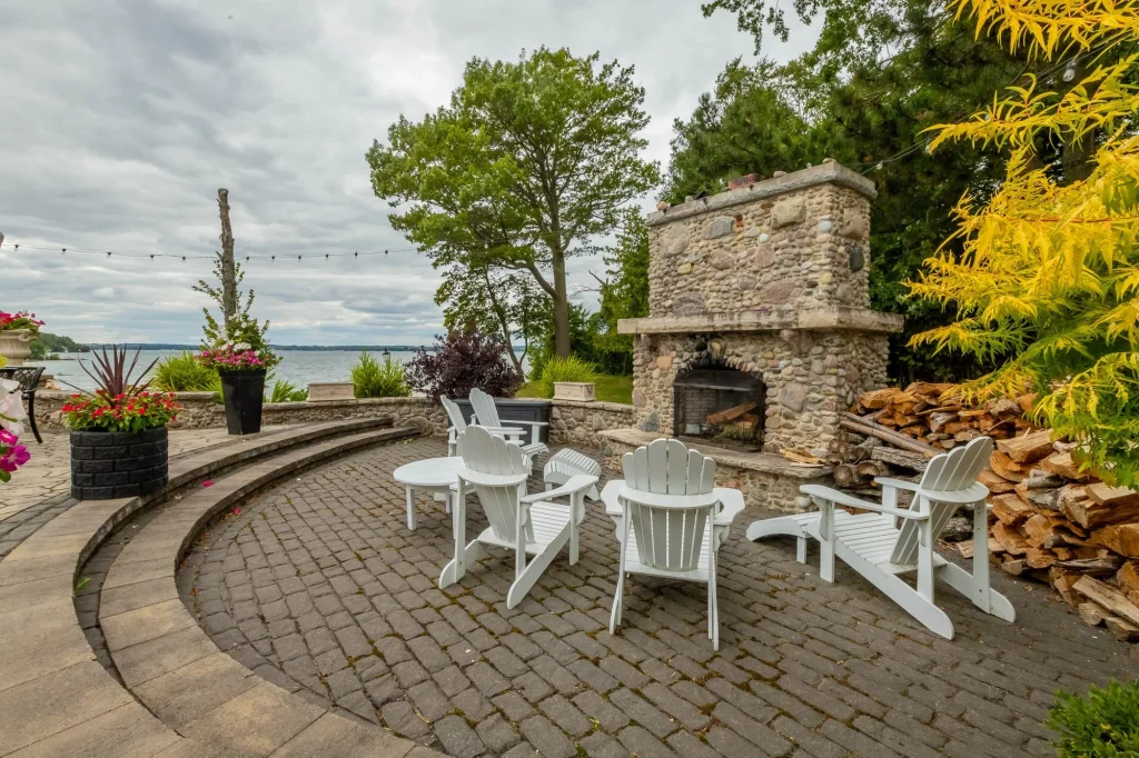 736 Lake Dr N Stunning Hamptons Inspired Masterpiece with Resort Style Luxury in Canada 4