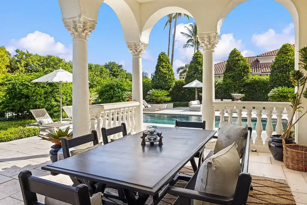 853 Harbour Isle Place luxury waterfront estate in North Palm Beach Florida featuring 5 bedrooms 7 bathrooms 7169 sq ft with private deep-water dock and resort-style pool