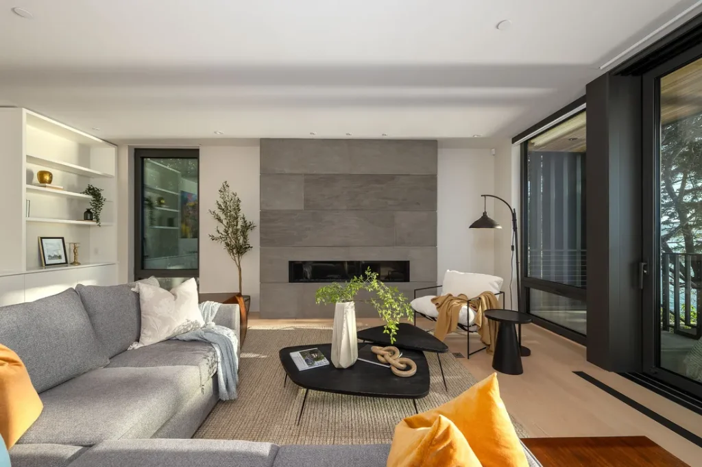 Exceptional Modern Waterfront Estate in West Vancouver, a Flawlessly Crafted Architectural Gem for C$12.25 Million 9 8885 Lawrence Way Breathtaking Modern Waterfront Estate Crafted to Perfection in West Vancouver 10