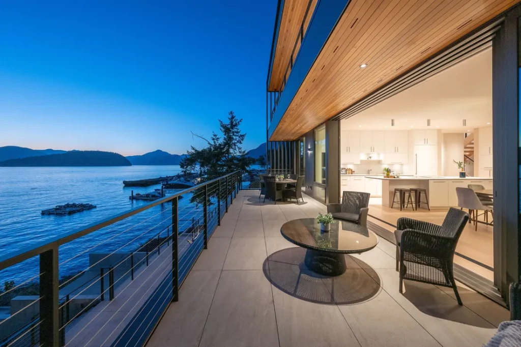 Exceptional Modern Waterfront Estate in West Vancouver, a Flawlessly Crafted Architectural Gem for C$12.25 Million 20 8885 Lawrence Way Breathtaking Modern Waterfront Estate Crafted to Perfection in West Vancouver 16