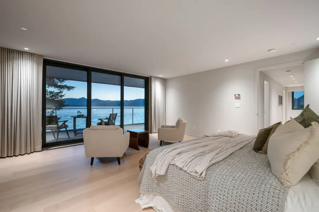 Exceptional Modern Waterfront Estate in West Vancouver, a Flawlessly Crafted Architectural Gem for C$12.25 Million 7 8885 Lawrence Way Breathtaking Modern Waterfront Estate Crafted to Perfection in West Vancouver 3